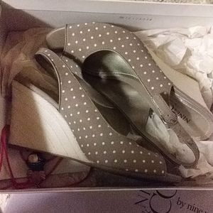 Pretty Wedge Sandals